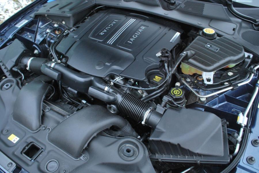  Jaguar XJ AWD 2013 года  (фото 2 из 27)